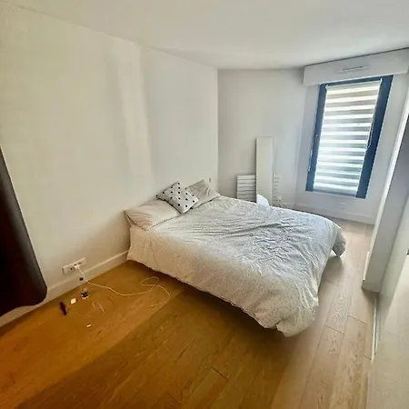 Eiffel Tower Apartment *